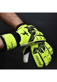Dziecięce rękawice bramkarskie Precision Fusion X Flat Cut Essential. Kolor: czarny, wielokolorowy, żółty. Sport: piłka nożna