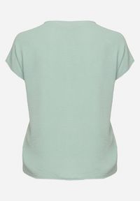 Born2be - Jasnozielona Bluzka Ozdobiona Guziczkami z Przodu Mepiana. Okazja: na co dzień. Kolor: zielony. Materiał: jeans. Długość rękawa: krótki rękaw. Długość: krótkie. Wzór: aplikacja. Styl: klasyczny, elegancki, casual #3