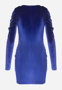 Born2be - Niebieska Dopasowana Kopertowa Sukienka z Weluru z Bufiastymi Rękawami Ardell. Typ kołnierza: dekolt w kształcie V. Kolor: niebieski. Materiał: welur. Wzór: aplikacja. Typ sukienki: kopertowe. Styl: klasyczny #2