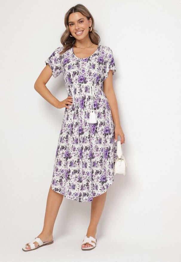 Born2be - Fioletowa Sukienka Bawełniana z Asymetrycznym Dołem w Kwiatki Nativienne. Kolor: fioletowy. Materiał: bawełna. Długość rękawa: krótki rękaw. Wzór: kwiaty. Sezon: lato. Typ sukienki: asymetryczne. Styl: elegancki