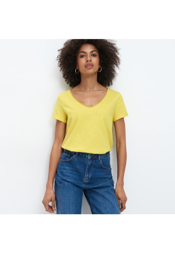 Mohito - Gładki t-shirt - Żółty. Kolor: żółty. Wzór: gładki