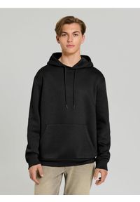 Sinsay - Bluza hoodie basic - czarny. Kolor: czarny