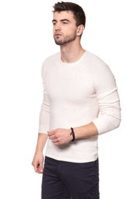 Wrangler - MĘSKI SWETER WRANGLER PIQUE CREW KNIT IVORY W8616PTIV. Materiał: bawełna, dzianina. Wzór: ze splotem #4