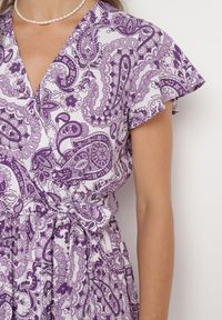 Born2be - Fioletowa Sukienka z Kopertowym Dekoltem z Gumką w Talii i Materiałowym Paskiem Xelovia. Okazja: na co dzień. Kolor: fioletowy. Materiał: materiał. Typ sukienki: kopertowe. Styl: casual, elegancki #7