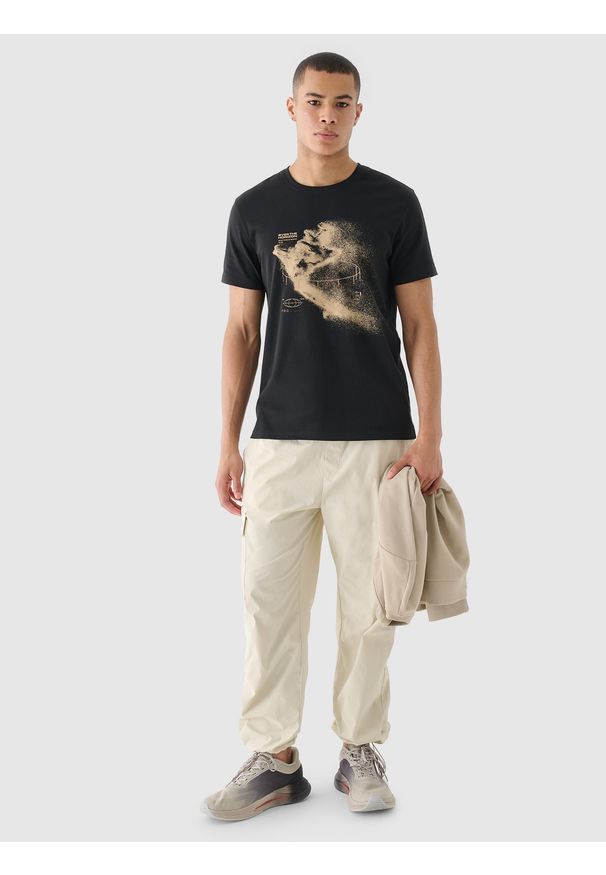 4f - 4F T-shirt regular z nadrukiem męski - czarny XXL. Okazja: na co dzień. Kolor: czarny. Materiał: bawełna, jersey, dzianina. Długość rękawa: krótki rękaw. Długość: krótkie. Wzór: nadruk. Styl: sportowy, klasyczny, casual
