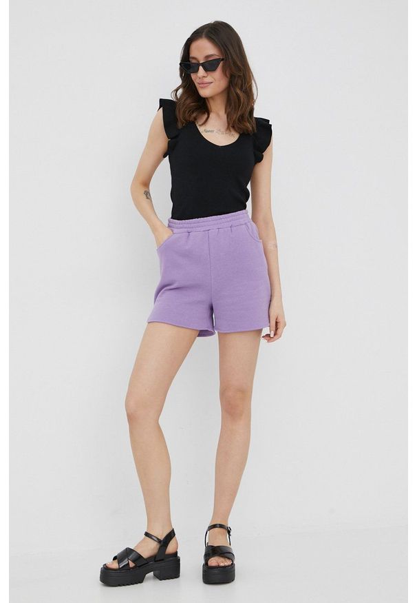 Noisy may - Noisy May szorty damskie kolor fioletowy gładkie high waist. Okazja: na co dzień. Stan: podwyższony. Kolor: fioletowy. Materiał: dzianina. Wzór: gładki. Styl: casual