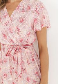 Born2be - Jasnoróżowa Sukienka Kopertowa z Wiskozy z Gumką w Talii i Metalicznym Wzorem Hollisa. Kolor: różowy. Materiał: wiskoza. Typ sukienki: kopertowe #4