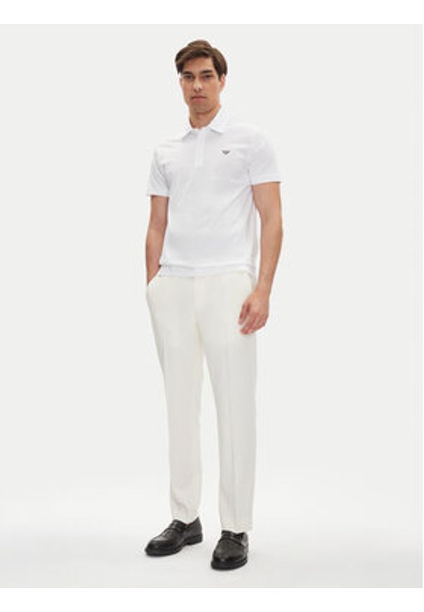Emporio Armani Polo EM000571 AF12331 U0002 Biały Regular Fit. Typ kołnierza: polo. Kolor: biały. Materiał: bawełna