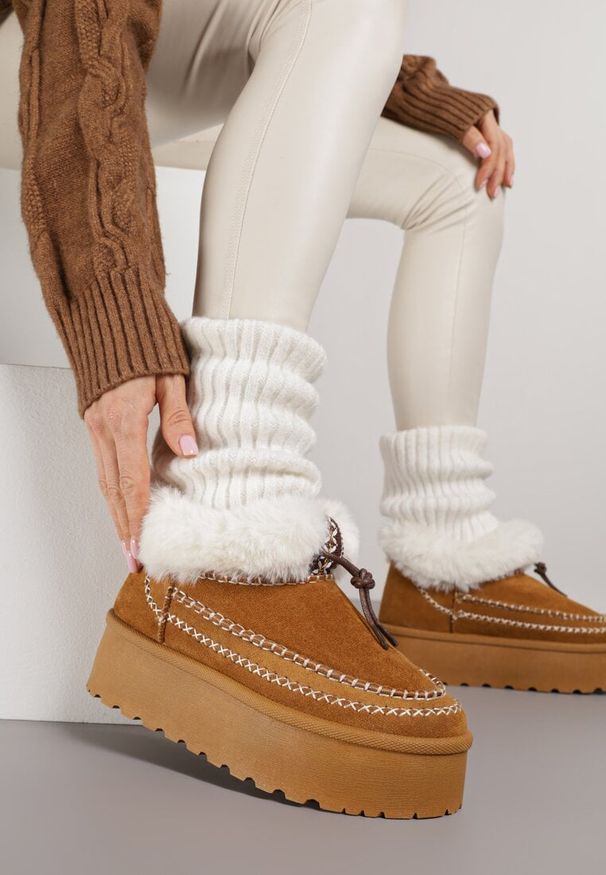 Born2be - Brązowe Śniegowce na Grubej Podeszwie z Ozdobnymi Przeszyciami i Futerkiem Lindera. Okazja: na co dzień. Kolor: brązowy. Materiał: futro. Styl: casual