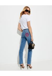 Versace Jeans Couture - VERSACE JEANS COUTURE - Biały t-shirt z logo. Okazja: na imprezę, na co dzień. Kolor: biały. Materiał: bawełna. Wzór: aplikacja, kolorowy, nadruk. Styl: casual #2