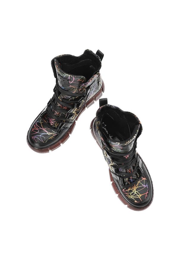 Czarne Trzewiki Maciejka Stylowe Obuwie Damskie. Kolor: czarny. Materiał: skóra. Szerokość cholewki: normalna. Wzór: kolorowy, nadruk. Sezon: jesień. Styl: elegancki