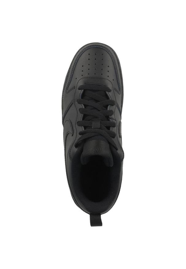 Buty do chodzenia dla dzieci Nike Court Borough Low 2 GS. Zapięcie: sznurówki. Kolor: czarny. Materiał: skóra, syntetyk, materiał, tkanina. Szerokość cholewki: normalna. Model: Nike Court. Sport: turystyka piesza