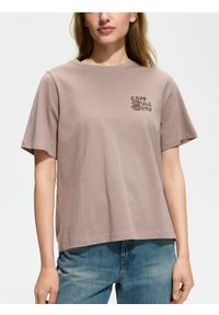 Reserved - Bawełniany t-shirt z nadrukiem - brązowy. Kolor: brązowy. Materiał: bawełna. Wzór: nadruk