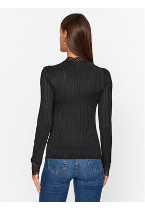 YAS Bluzka 26031749 Czarny Regular Fit. Kolor: czarny. Materiał: syntetyk