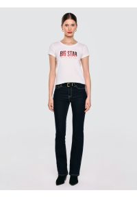 Big-Star - Koszulka damska z logo BIG STAR biała Betta 100. Okazja: na co dzień. Kolor: biały. Materiał: jeans, dzianina. Wzór: aplikacja, nadruk. Styl: casual, klasyczny, elegancki #6
