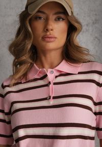 Renee - Różowy T-shirt Polo z Wiskozą w Paski z Guzikami Vevevia. Okazja: na co dzień. Typ kołnierza: polo. Kolor: różowy. Materiał: wiskoza. Wzór: paski. Styl: casual, sportowy #2