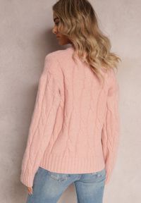 Renee - Różowy Klasyczny Sweter w Ozdobny Splot Olgame. Kolor: różowy. Materiał: dzianina, tkanina. Wzór: ze splotem. Styl: klasyczny