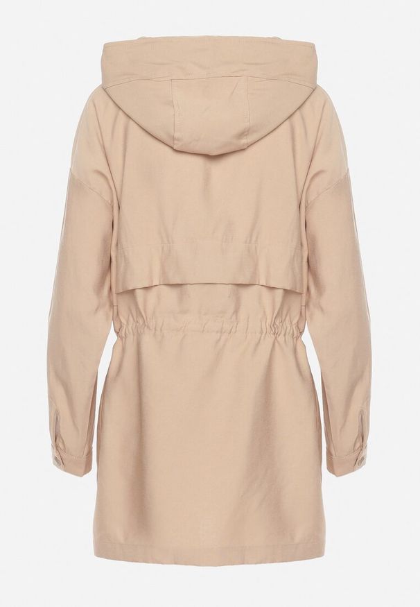 Born2be - Jasnobeżowa Kurtka Parka z Nieodpinanym Kapturem i Troczkiem w Pasie Mevarie. Okazja: na co dzień. Kolor: beżowy. Materiał: jeans. Wzór: aplikacja. Styl: casual, sportowy