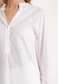 Born2be - Biała Koszula z Dodatkiem Lnu Zapinana na Guziki przy Dekolcie z Podwijanymi Rękawami Ellesia. Kolor: biały. Materiał: len #5