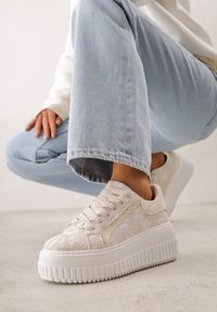 Renee - Beżowe Sneakersy na Platformie z Cholewką z Koronką i Brokatem Chada. Okazja: na co dzień. Kolor: beżowy. Materiał: koronka. Szerokość cholewki: normalna. Wzór: koronka. Obcas: na platformie #1