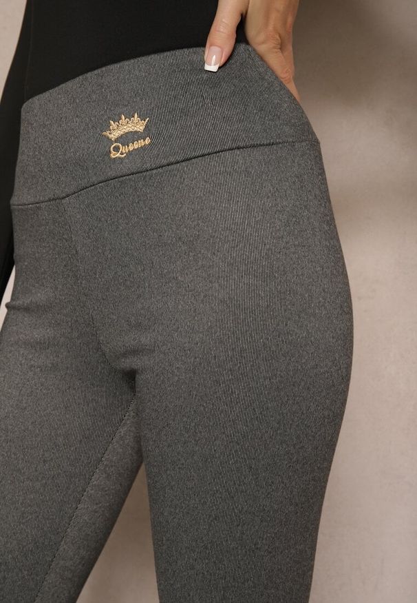 Renee - Szare Legginsy High Waist Ozdobione Aplikacją Sevirra. Okazja: na co dzień, na spotkanie biznesowe, do pracy. Stan: podwyższony. Kolor: szary. Długość: długie. Wzór: aplikacja. Styl: elegancki, biznesowy, casual