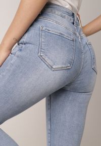 Born2be - Niebieskie Dopasowane Bawełniane Jeansy Neviline. Okazja: na co dzień. Kolor: niebieski. Styl: casual, klasyczny #8