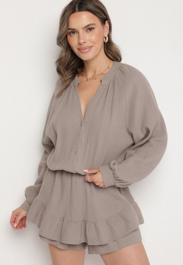 Born2be - Ciemnobeżowy Bawełniany Kombinezon z Elastyczną Gumką w Talii i Spódnico-Spodenkami Gleasea. Okazja: na co dzień. Kolor: beżowy. Materiał: bawełna. Styl: casual, elegancki