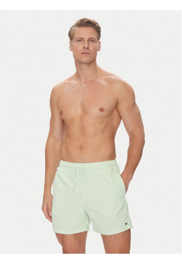 TOMMY HILFIGER - Tommy Hilfiger Szorty kąpielowe UM0UM03477 Zielony Regular Fit. Kolor: zielony. Materiał: syntetyk
