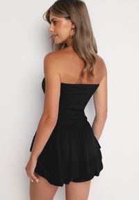 Born2be - Czarny Kombinezon z Bawełny z Elastyczną Gumką w Talii i Falbanką Olialia. Okazja: na spacer. Kolor: czarny. Materiał: bawełna. Sezon: lato #2