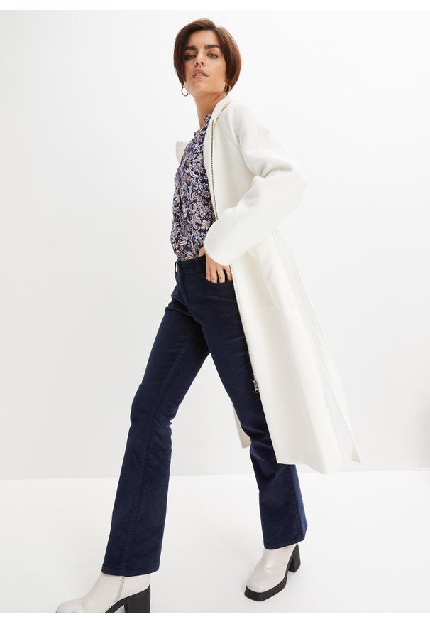 bonprix - Spodnie sztruksowe ze stretchem o kroju bootcut. Kolor: niebieski. Materiał: sztruks