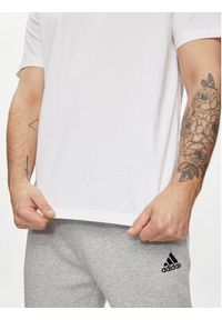 Adidas - adidas T-Shirt Essentials Single Jersey Embroidered Small Logo T-Shirt IC9286 Biały Regular Fit. Kolor: biały. Materiał: bawełna