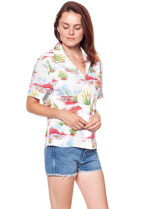 Wrangler - KOSZULA WRANGLER CUBAN SHIRT WHITE W5247SE12 112129389. Materiał: wiskoza. Długość rękawa: krótki rękaw. Długość: krótkie. Wzór: nadruk