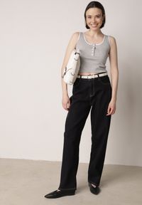 Born2be - Szary Bawełniany Top w Prążki z Guzikami przy Dekolcie Bervise. Okazja: na co dzień. Kolor: szary. Materiał: bawełna. Wzór: prążki. Styl: casual #5