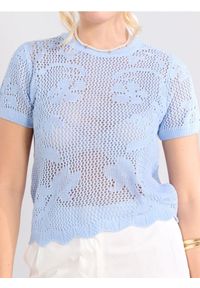 Sinsay - Bluzka swetrowa z motywem kwiatowym - błękitny. Kolor: niebieski. Wzór: kwiaty #1