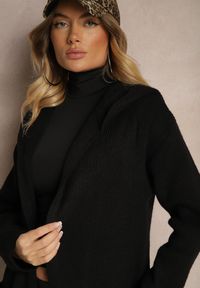 Renee - Czarny Długi Kardigan Niezapinany z Bawełną Wełną Kapturem i Wsuwanymi Kieszeniami Zozira. Okazja: na co dzień. Kolor: czarny. Materiał: bawełna, wełna. Długość rękawa: długi rękaw. Długość: długie. Styl: elegancki, casual