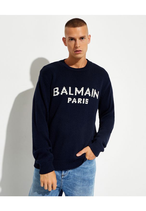 Balmain - BALMAIN - Granatowy sweter z logo. Kolor: niebieski. Materiał: wełna. Długość rękawa: długi rękaw. Długość: długie. Wzór: haft