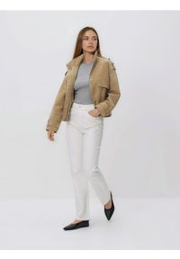 Reserved - Jeansy straight - biały. Kolor: biały