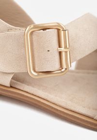 Born2be - Beżowe Płaskie Sandały z Asymetrycznym Paskiem i Dużą Klamrą Zellova. Okazja: na co dzień. Zapięcie: klamry. Kolor: beżowy. Materiał: zamsz, koronka. Styl: casual, elegancki #2