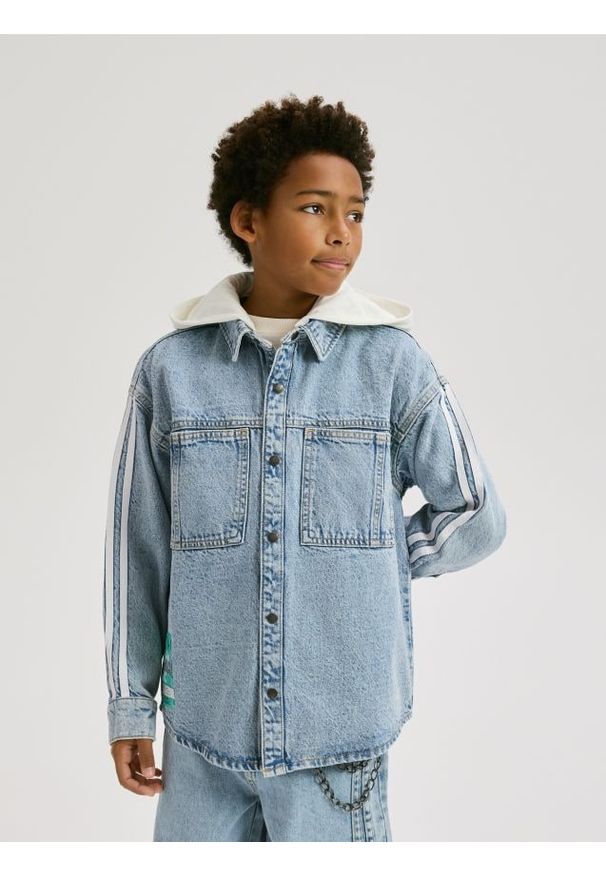 Reserved - Jeansowa koszula z kapturem - niebieski. Typ kołnierza: kaptur. Kolor: niebieski. Materiał: jeans