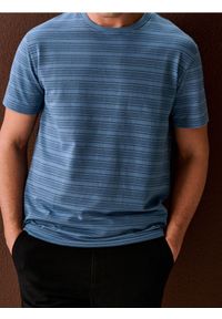 Sinsay - Bawełniana koszulka w paski - granatowy. Kolor: niebieski. Materiał: bawełna. Wzór: paski #1