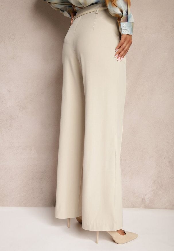 Renee - Jasnobeżowe Spodnie z Wiskozą o Szerokim Kroju High Waist z Paskiem Mavalise. Stan: podwyższony. Kolor: beżowy. Materiał: wiskoza. Styl: klasyczny, elegancki