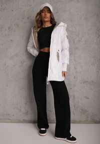 Renee - Biała Przejściowa Kurtka z Kapturem Pikowanymi Przeszyciami i Suwakami Kave. Okazja: na spacer. Typ kołnierza: kaptur. Kolor: biały. Materiał: poliester, jeans #7