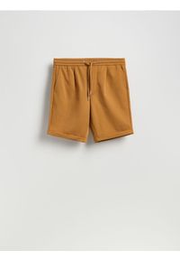 Reserved - Szorty regular fit - bursztynowy. Kolor: pomarańczowy. Materiał: dzianina, włókno #1