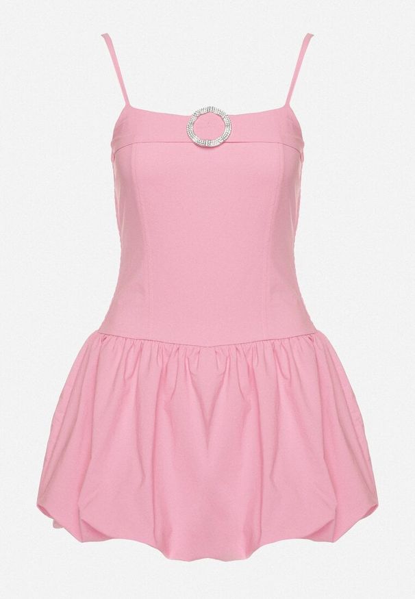 Born2be - Różowa Sukienka Typu Bombka z Cyrkoniową Klamrą z Podszewką Typu Szorty Nessim. Okazja: na imprezę. Kolor: różowy. Długość rękawa: na ramiączkach. Sezon: lato. Typ sukienki: bombki. Styl: elegancki