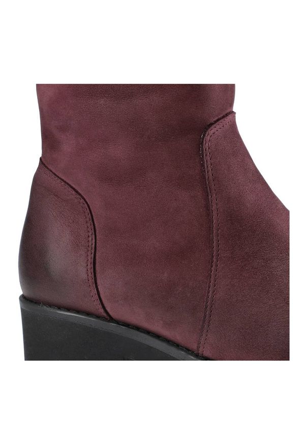 Bordowe Kozaki Simen Damskie Modne Ocieplane Buty. Okazja: na co dzień. Zapięcie: pasek. Kolor: czerwony. Szerokość cholewki: normalna. Materiał: jeans. Sezon: zima, jesień. Obcas: na obcasie. Styl: casual, rockowy, elegancki. Wysokość obcasa: średni