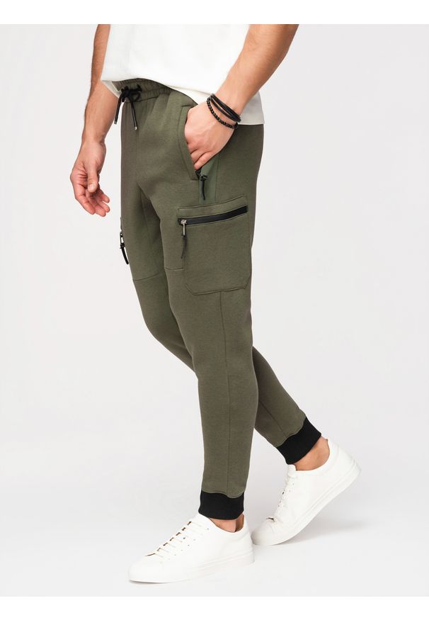 Ombre Clothing - Spodnie dresowe męskie JOGGER z kieszeniami na udach i kontrastującymi wstawkami - oliwkowe V5 - Rozmiar: L. Okazja: na co dzień. Kolor: zielony. Materiał: dresówka. Styl: casual