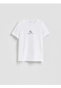 Reserved - T-shirt regular z nadrukiem - biały. Kolor: biały. Materiał: bawełna, dzianina. Wzór: nadruk #1