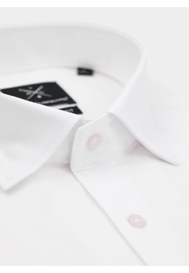 Pako Lorente - PAKO LORENTE – Koszula męska w kolorze białym P000B-1X-057-B-R. Typ kołnierza: kołnierzyk klasyczny. Kolor: biały. Materiał: bawełna. Długość rękawa: długi rękaw. Długość: długie. Wzór: gładki. Styl: elegancki, klasyczny