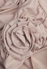 Born2be - Ciemnobeżowa Wiązana Midi Sukienka z Wycięciami i Aplikacjami z Materiału Cherice. Kolor: beżowy. Materiał: materiał. Wzór: aplikacja. Długość: midi #2