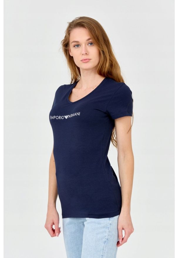 Emporio Armani - EMPORIO ARMANI Damski t-shirt granatowy. Typ kołnierza: dekolt w serek. Kolor: niebieski. Materiał: bawełna